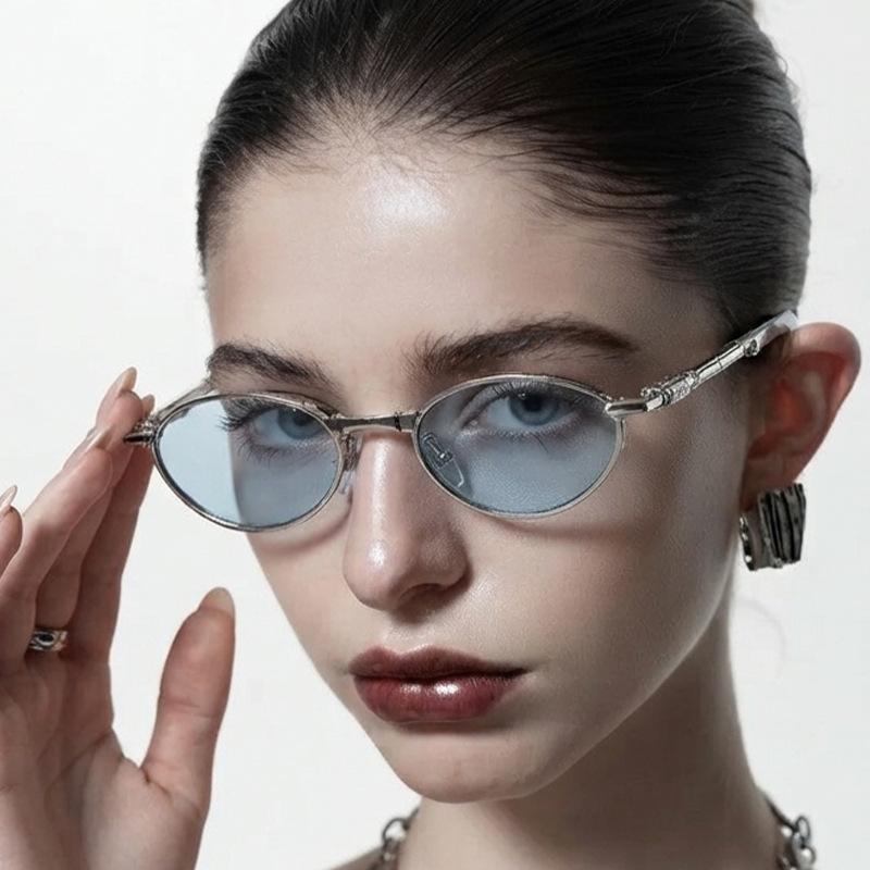 Foldable metal glasses, oval rhinestone-embellished sunglasses—ideal for outdoor travel and street-style looks.