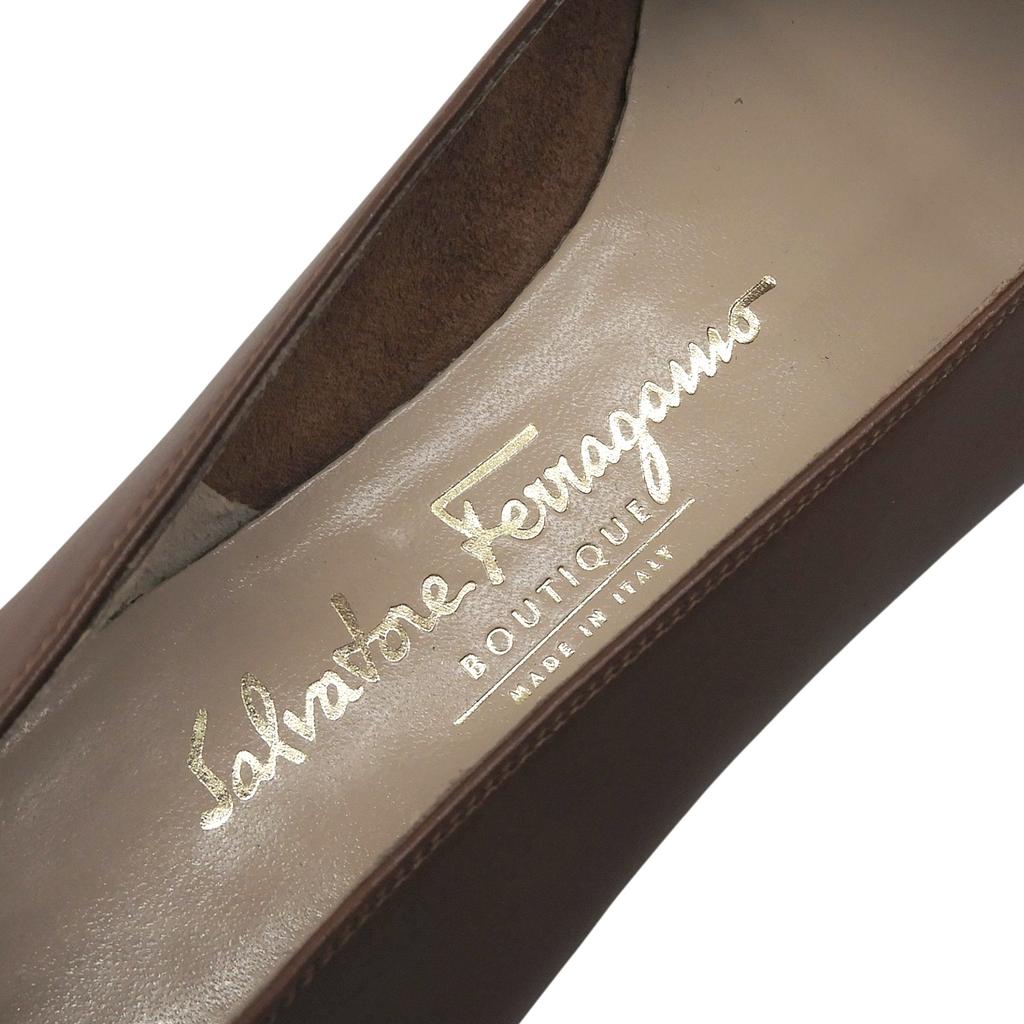 Makellose Salvatore Ferragamo Pumps Vara-Schleife Braunes Leder Damen Gebraucht