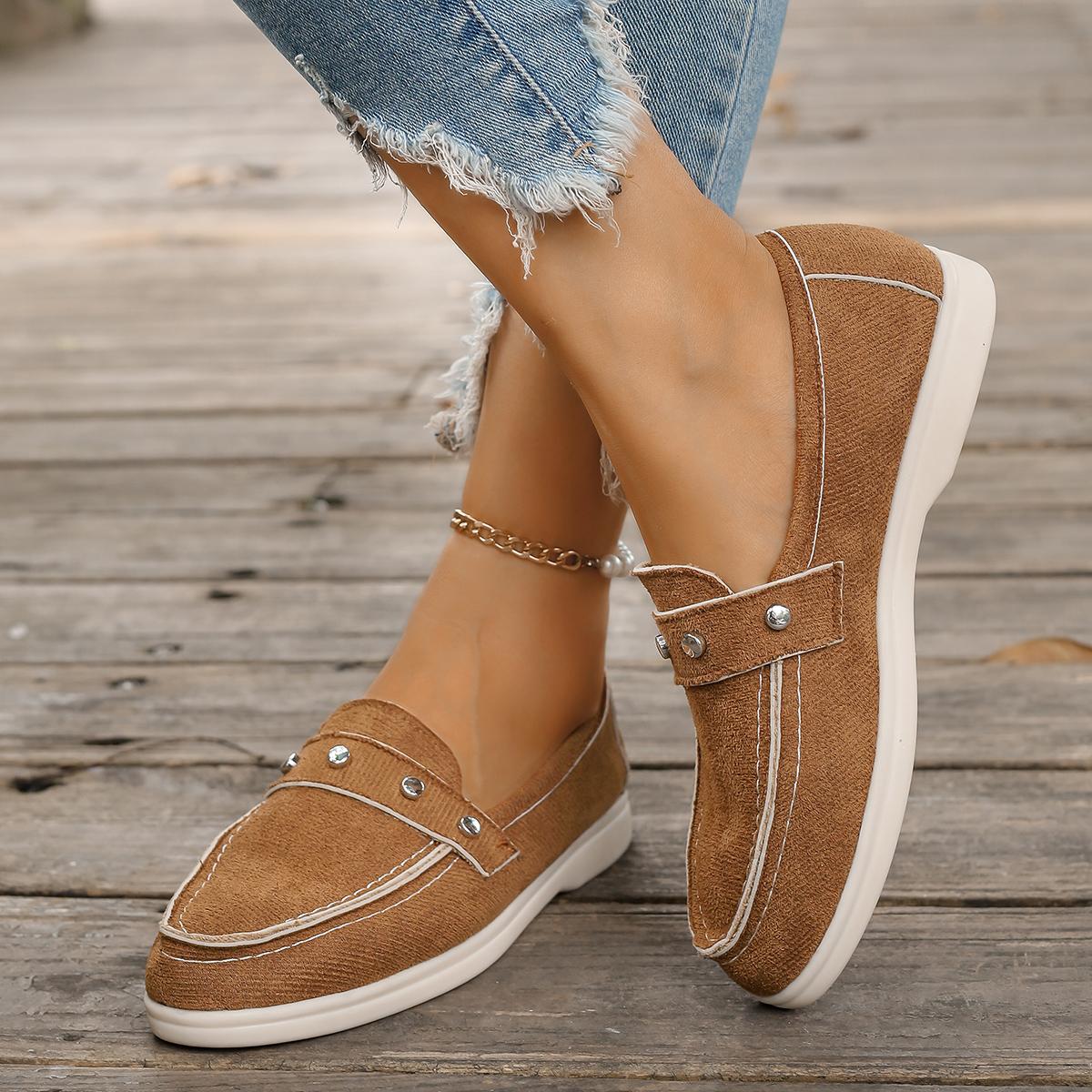 Модные женские повседневные мокасины с заклепками 2024 года — фото 5