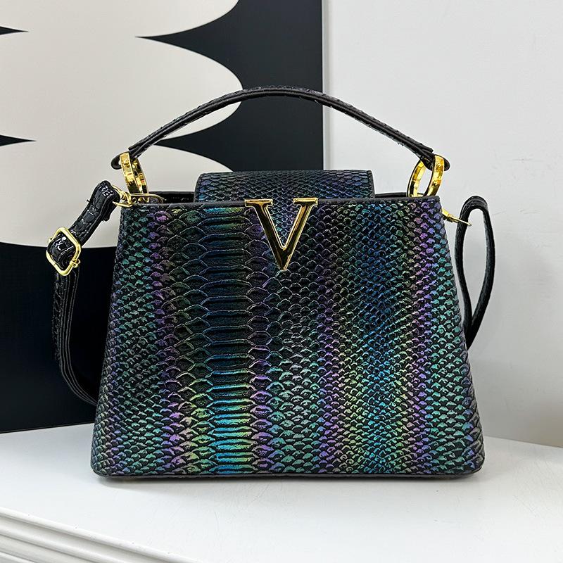New high-end Capu snake pattern V lady bag portable shoulder women's bag