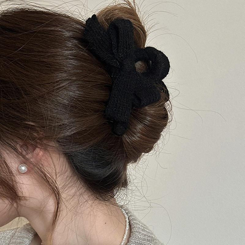 

1 шт. минималистичный плюшевый вязаный галстук-бабочка на клипсе-акуле для укладки волос на затылке.