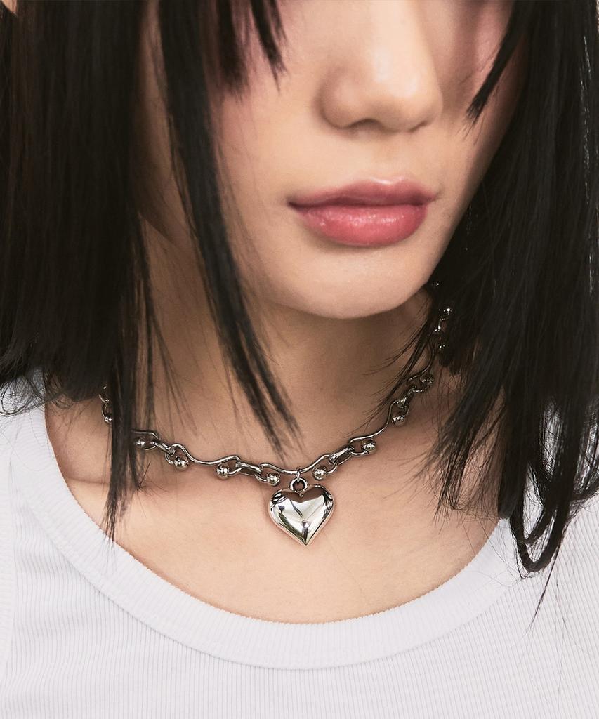 Sis A Bold Chain Heart Necklace