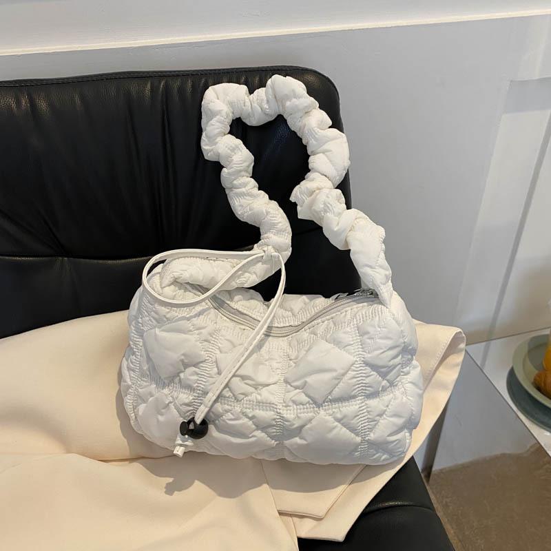 

Casual retro portable commuter bag women s new simple trend versatile pleated bag large capacity shoulder bag белый