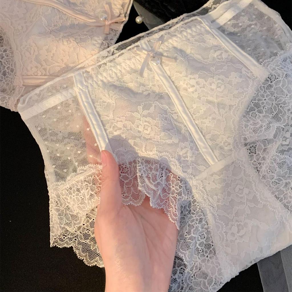 Sweet Desire Pure Girl: Romantic Lace Women's Mid-Waist Hip-Lifting Triangle Briefs - Soft, No Crotch-Riding, High Elasticity.