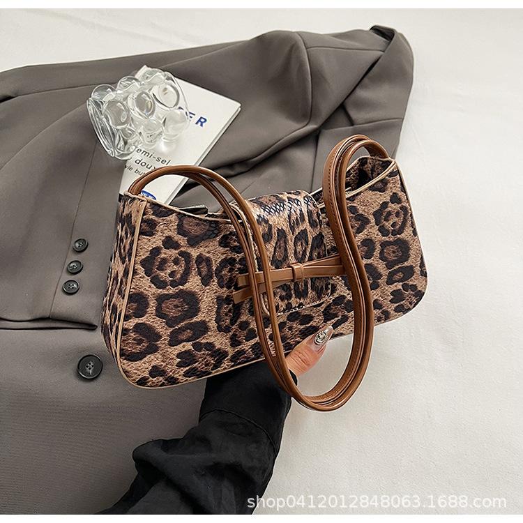 

Premium leopard print retro fashion versatile baguette handbag new commuter casual underarm shoulder bag women коричневый