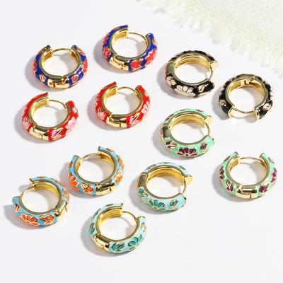 Boucles d'oreilles créoles rondes épaisses en émail coloré Fleur Marguerite Boucle d'oreille en cuivre couleur or Boucles d'oreilles Huggies Bijoux pour femmes