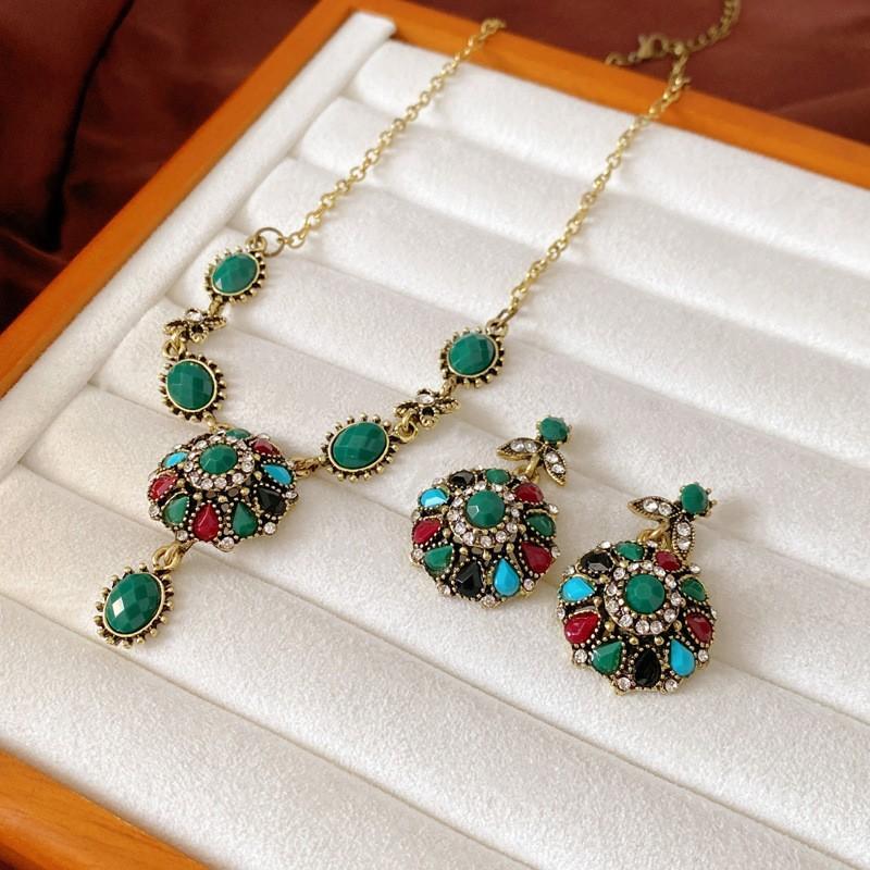 

Серьги-пусеты в виде капли воды с бриллиантами во французском придворном стиле, ожерелье, легкая роскошь, высококлассная цепочка для ключицы, универсальный набор украшений для женщин