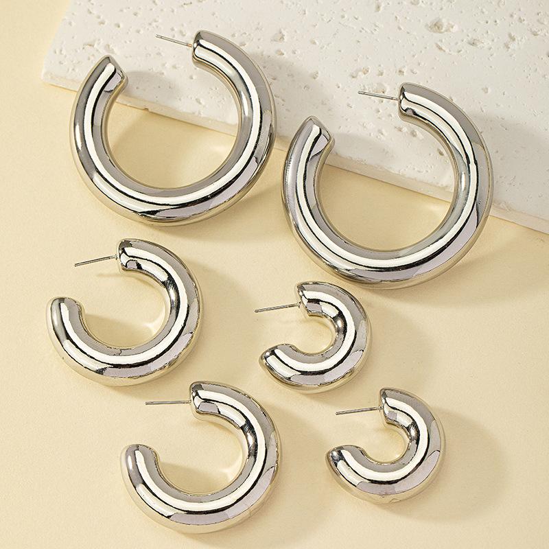 

Korean Geometric Circle Earring Set: Chic Niche Design Studs for Women