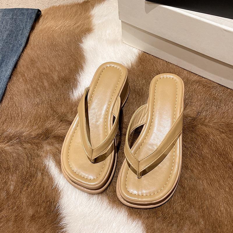 

Пляжные шлепанцы женские летние 2025 новые шлепанцы на платформе нескользящие модные супер огонь сандалии с перемычкой для пальца 35 хаки