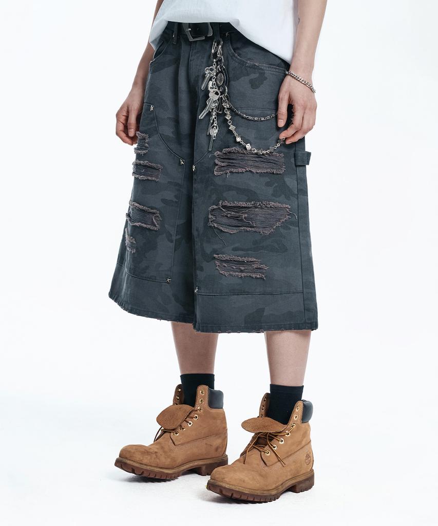 EASY NO EASY Distressed Camo Carpenter Bermuda Pants - Charcoal