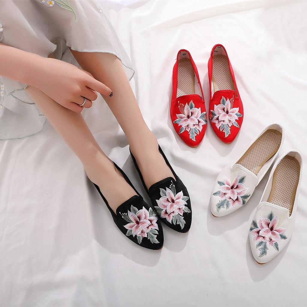 [Zixuan] 2024 spring and summer new embroidered Tang Han Chinese style retro pointed low heel embroidered cloth shoes women's single shoes