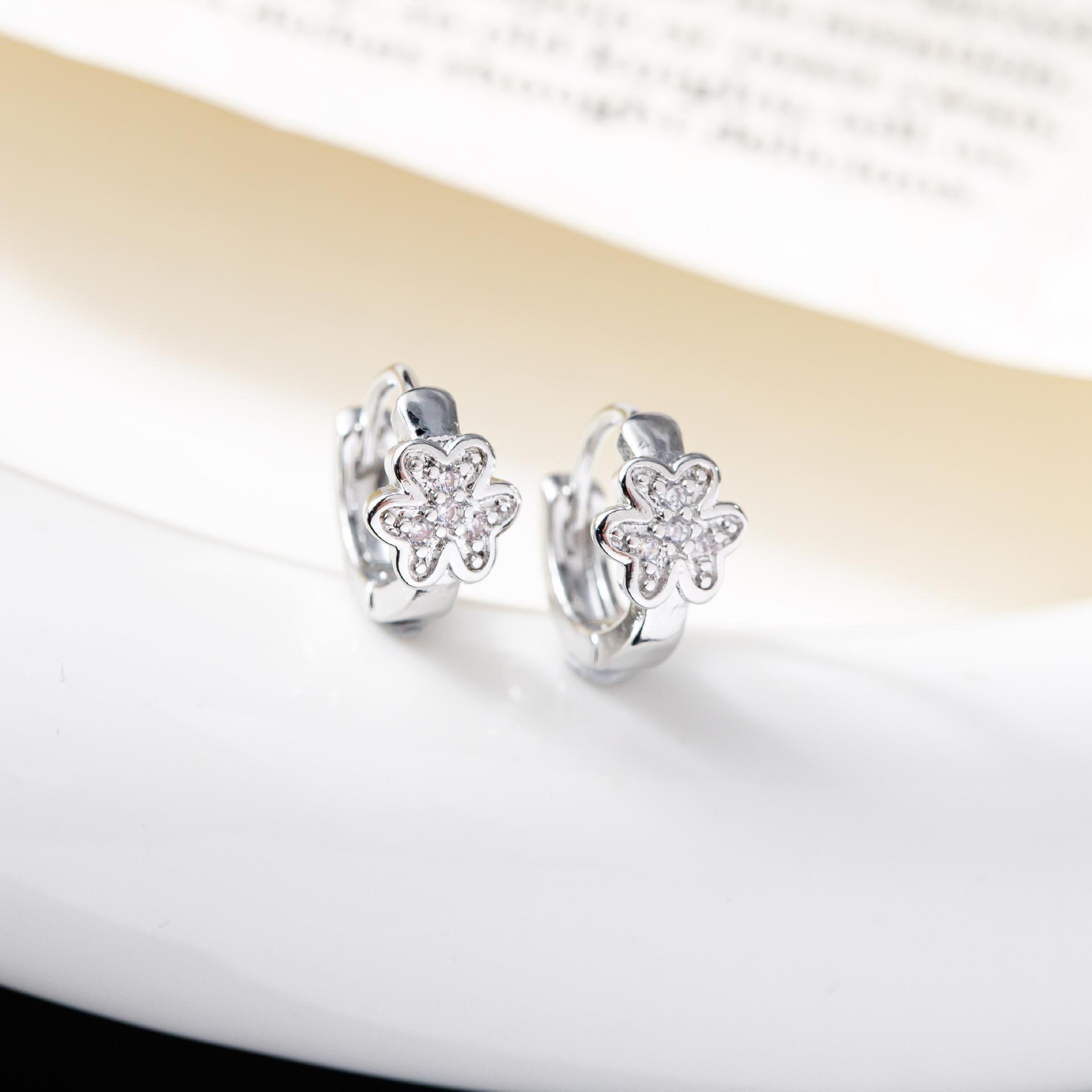 Korean Zirconia Flower Earrings: Light Luxury Clover Design for Women