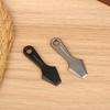 Modischer Multifunktionaler Schlüsselanhänger Anhänger Taschenwerkzeug Mini Titanlegierung Brecheisen EDC Outdoor Flaschenöffner Exquisites Geschenk