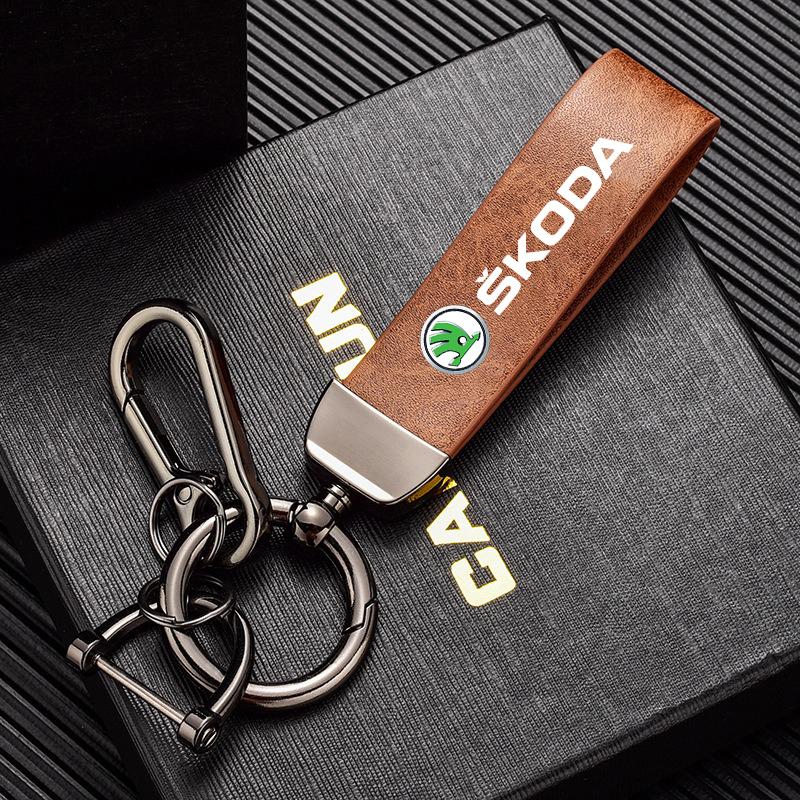 RUDX8 Car Styling Keychain Leather Key Chain Metal Key Rings For Skoda Octavia 2 3 Superb Rapid Kodiaq Fabia Roomster Auto Accessories