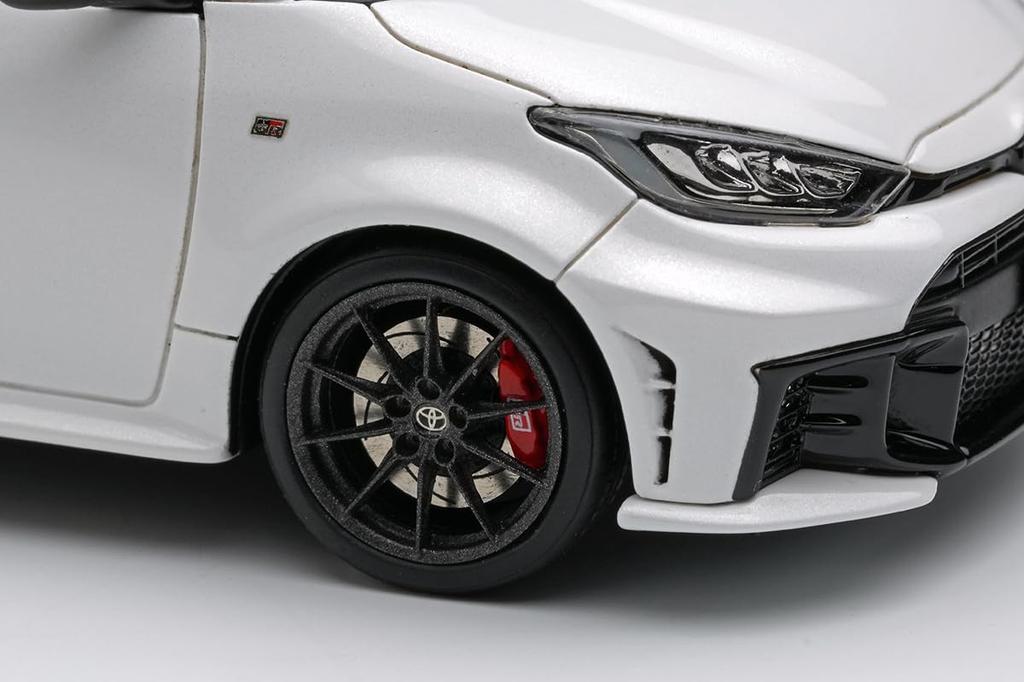 Maquilhagem EIDOLON Escala Toyota GR Yaris RZ Alto Desempenho 2024 Acabamento Mica Branco Pérola Platina EM762B 1/43 (Modelo finalizado)