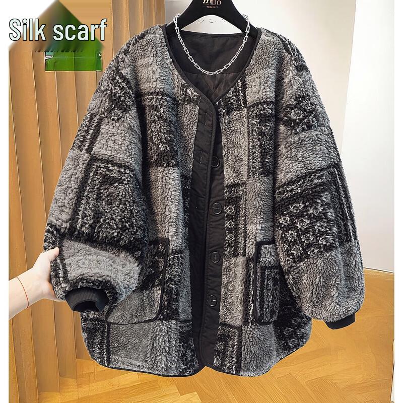 

Женская клетчатая зимняя куртка с контрастными вставками и утеплителем XL