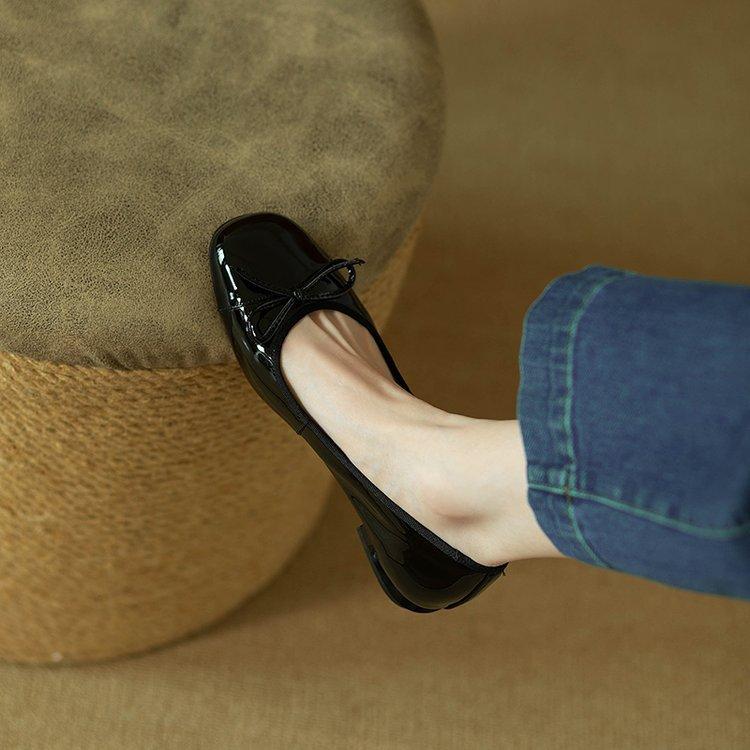 French Retro Bow Patent Leather Beanie Shoes Women 2025 Flat Summer and Autumn Soft Leather Thick Heel Burgundy Single Shoes Women