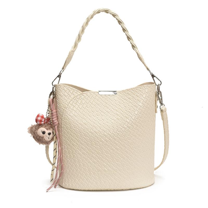 

Fashion handbag large capacity armpit bag 2025 new trend shoulder bag versatile messenger bag solid color bucket bag