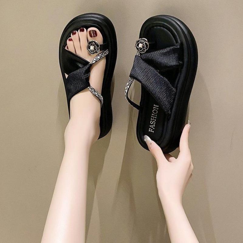 High-end French Flat-bottomed Slippers for Women's Outer Wear 2025 Summer New Niche Metal Flower Fashion Thick-bottomed Sandals