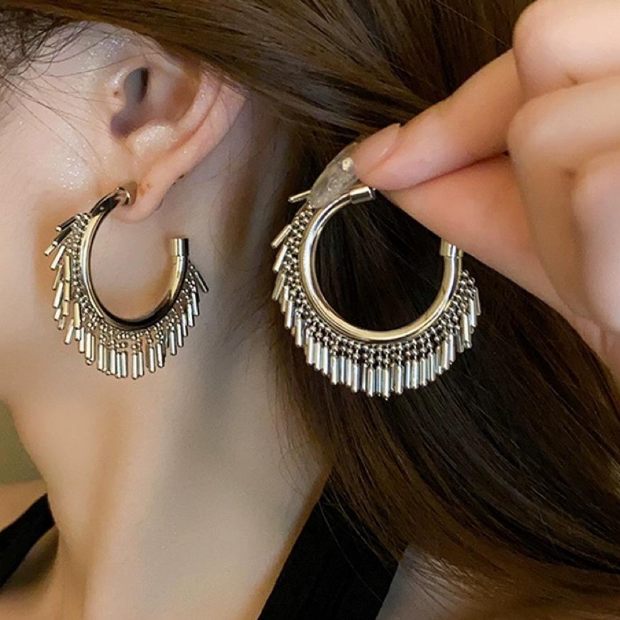 

Серьги с кисточкой из тяжелого металла с латунным покрытием, богемные легкие роскошные нишевые ретро-серьги в европейском и американском стиле для женщин