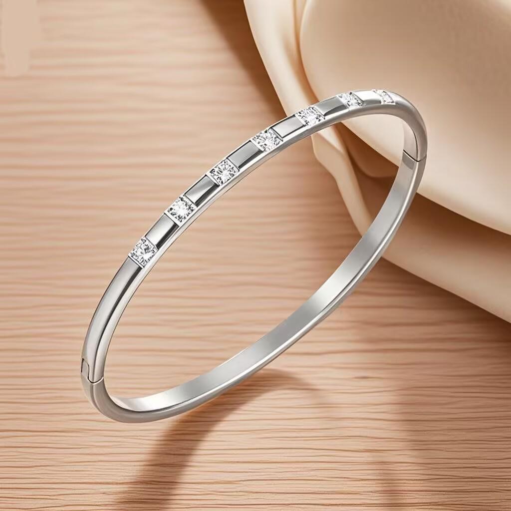 Versatile Stainless Steel & Titanium Colorfast Fashion Jewelry Bracelet for Women
