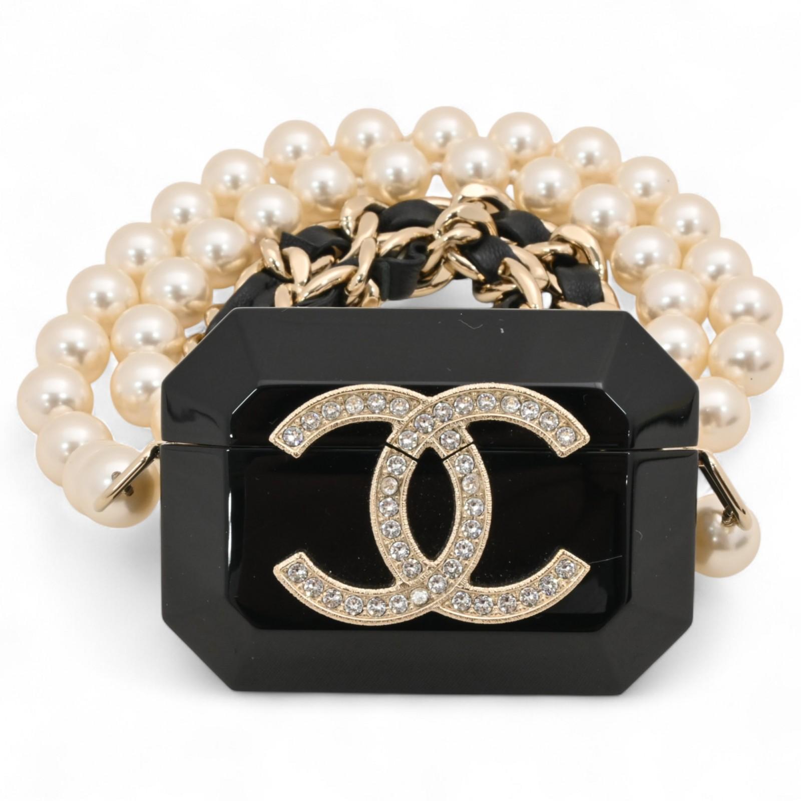 

Auth Chanel Coco Mark Air Pods Pro Case Pearl and Black ch96185cc