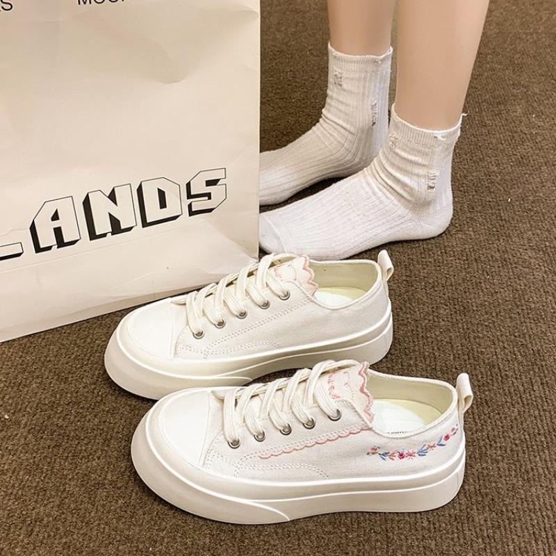 Light green embroidered canvas shoes women's summer new student fashion embroidered board shoes versatile casual women's shoes