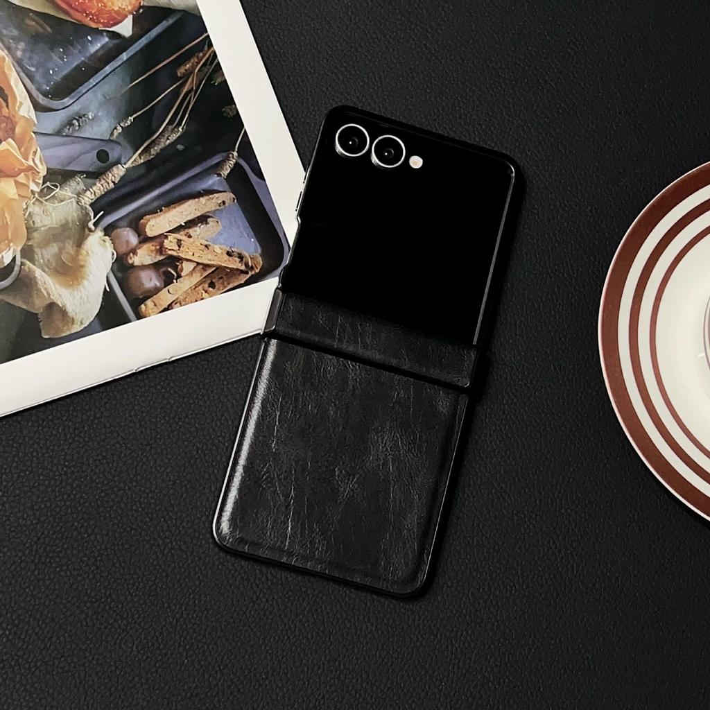 Samsung Z Flip7 Retro Crazy Horse Leather Magnetic Phone Case, Compatible with Flip6/5, Three-Section, Folding Drop-Proof Protective Cover.