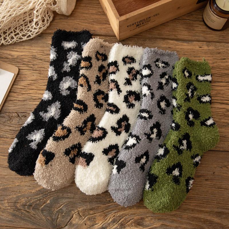 5/10 Pairs Comfortable Casual Coral Velvet Socks for Women Thickened Mid Calf Socks Cute Cow Spot Fleece Lined Floor Socks Home Warm Sleep Socks