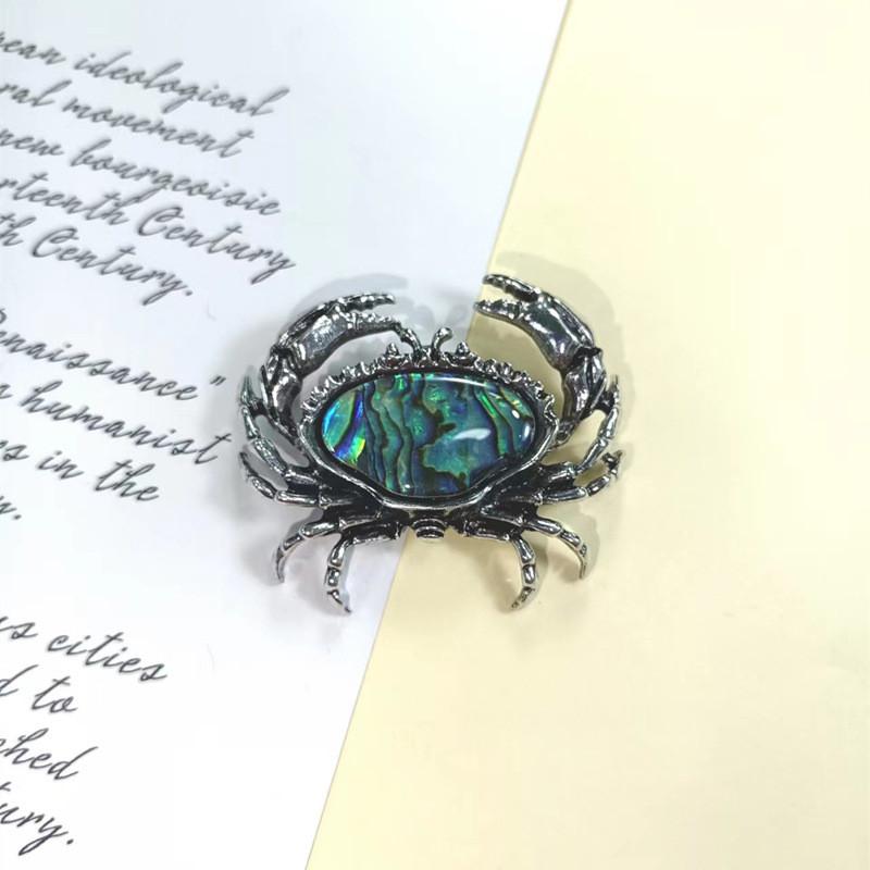 Shell Crab Brooch Pin With Electroplated Finish For Fashionable Office Wear