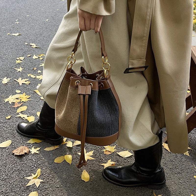 Neue Denim-Spleiß-Schulter-Bucket-Bag modische Pendler-Großraum-Umhängetasche modische Bucket-Handtasche Damen