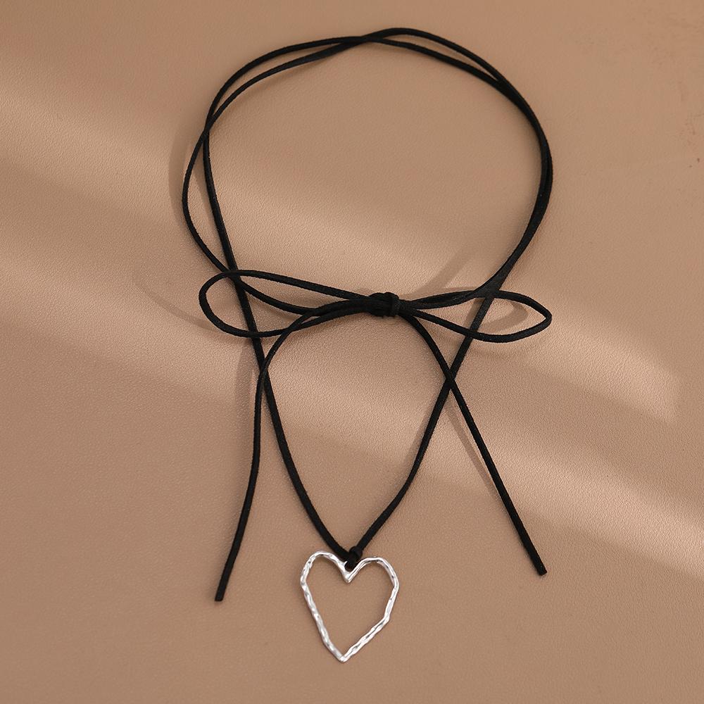 New Goth Black Velvet Big Heart Pendant Choker Necklace for Women Elegant Weave Knotted Bowknot Adjustable Chain Jewelry