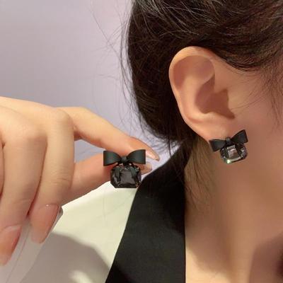 Orecchini Gioiello In Vetro Con Fiocco Nero