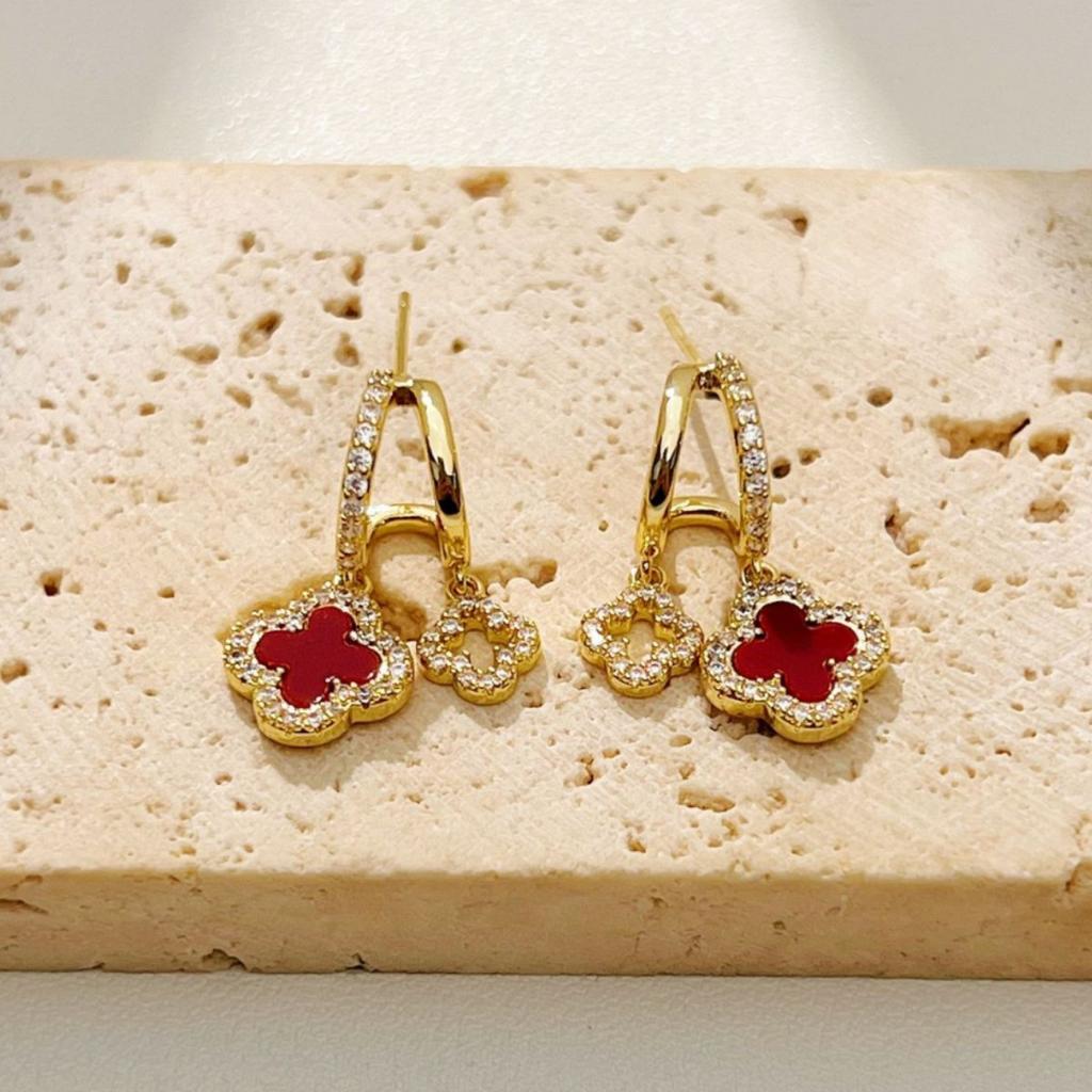 High-end Four-leaf Clover Earrings Fashionable Versatile and Luxurious for Everyday Wear