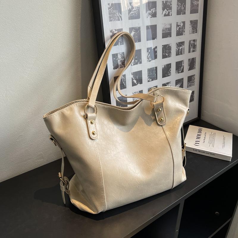 Large-capacity bag women's new shoulder big bag popular niche portable college students class commuting tote bag