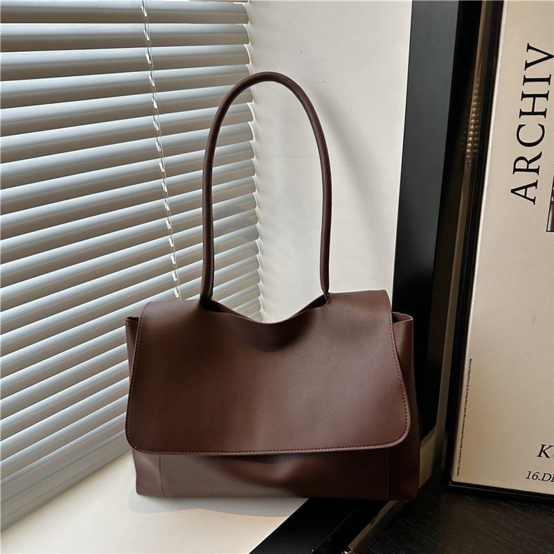 Womens Oversized Shoulder Bag With Stitching Detail For Street Style Fashion