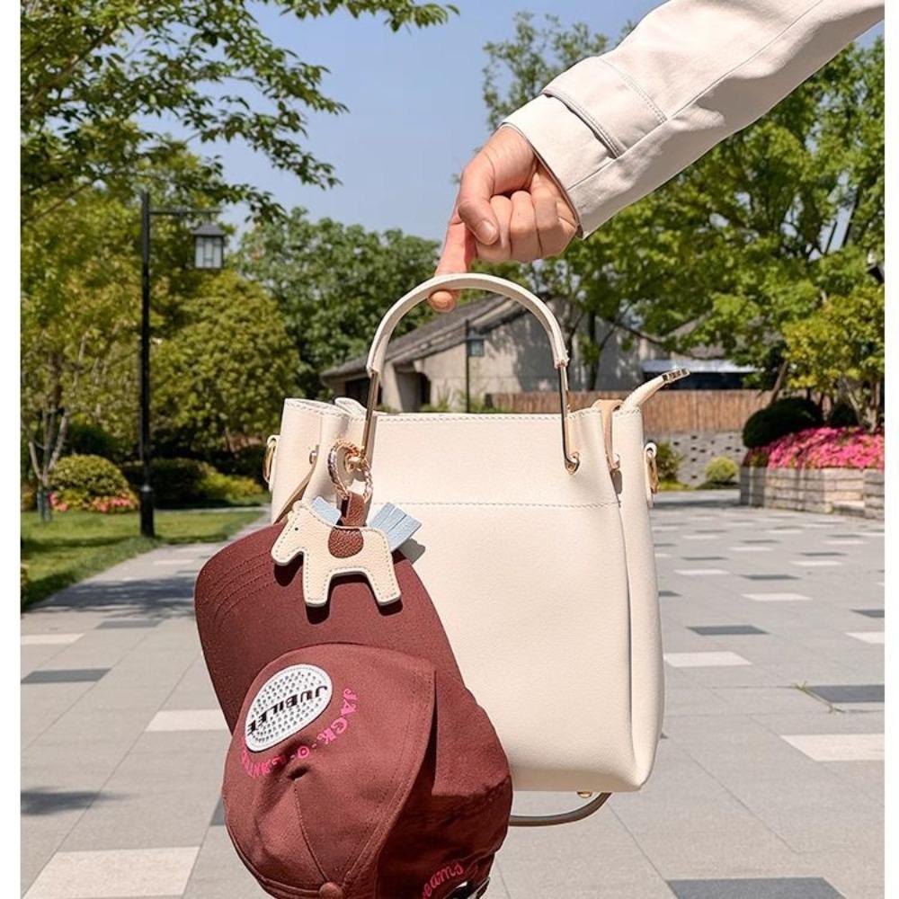 Pony Magnetic Hat Clip Portable Leather Holder for Travel Outdoor Hands-Free Bag Clip Multi-purpose Sun Hat Storage Accessory