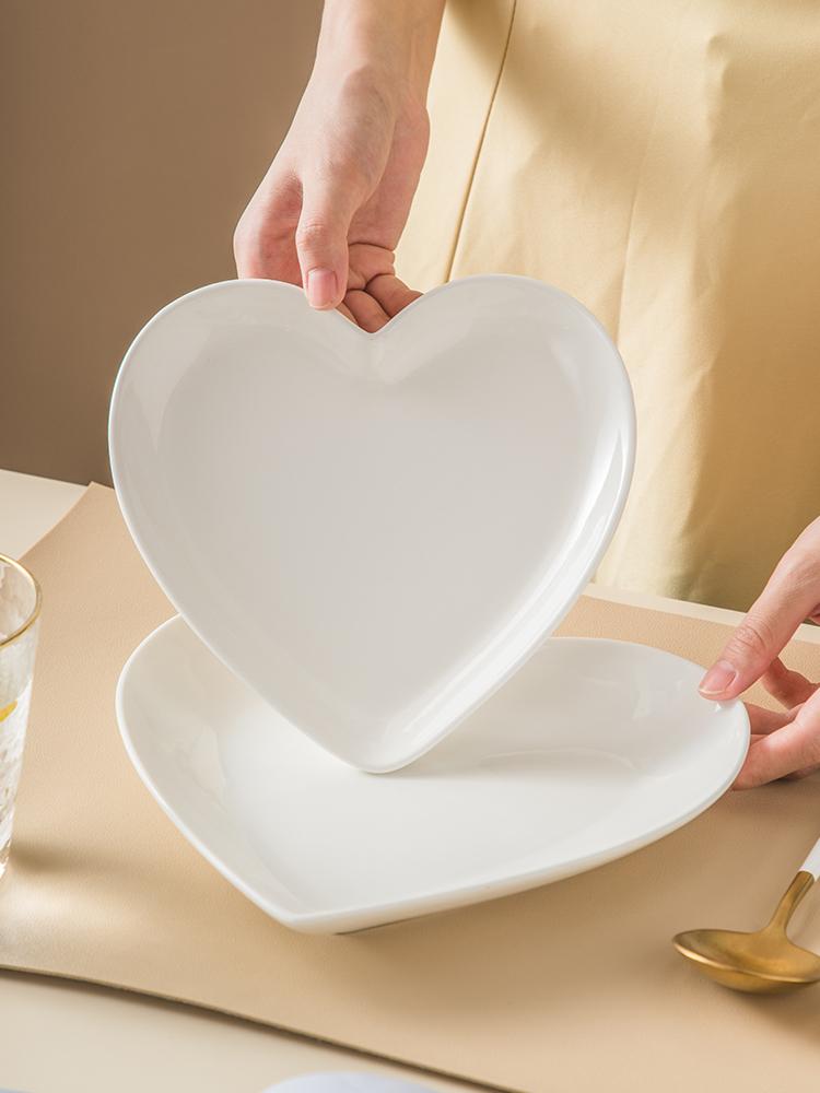 Creative White Heart-shaped Ceramic Plate Home Breakfast Dessert Bread Plate Cooking Bowl Dish Irregular Dishes Kitchen Utensils
