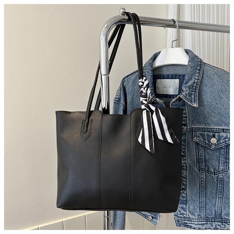 Autumn 2023 Women's Large-Capacity Versatile Tote Bag - Simple, Fashionable Shoulder Bag for Everyday Commute