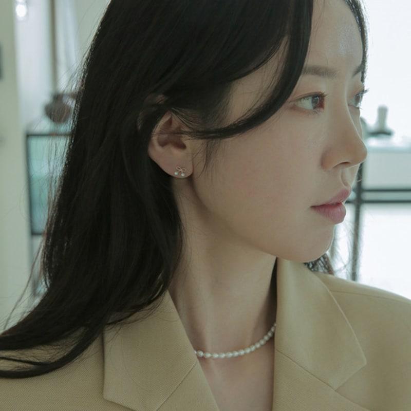 Modernlike 14k Pearl Tie Ribbon Earrings