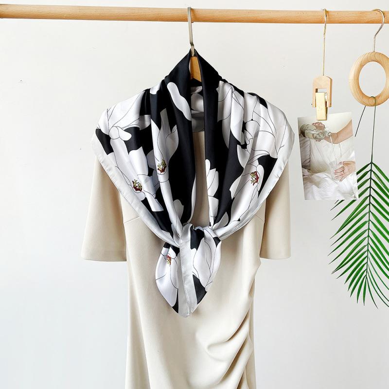 Seidenschal für Damen Frühling und Sommer Neu Satin Bedruckt Imitation Seidenschal Großes Quadratisches Tuch Temperament Schal Kopftuch