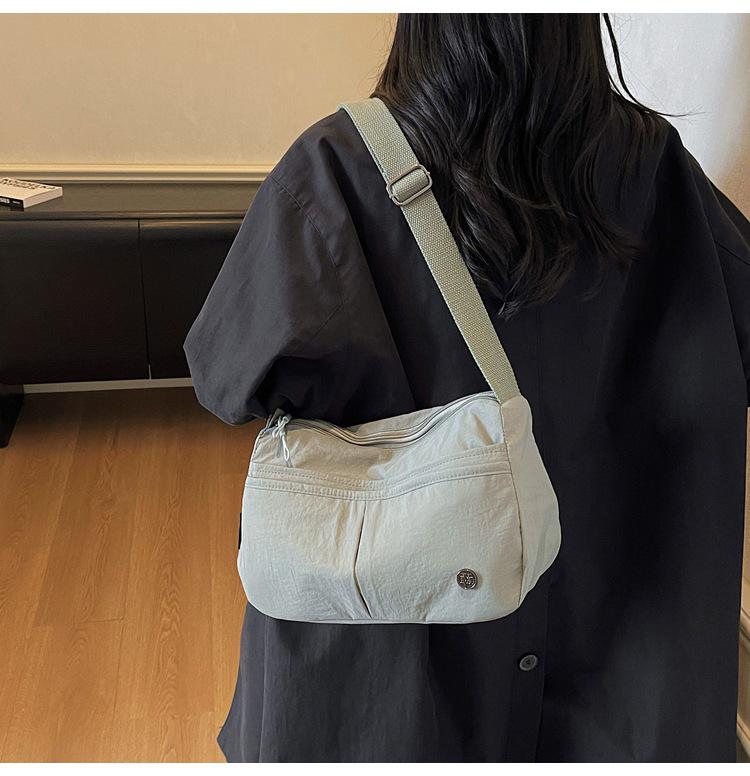 Women's 2025 Sporty Minimalist Crossbody Bag: Lightweight, Large Capacity, Versatile Shoulder Bag for Commute or Casual Use