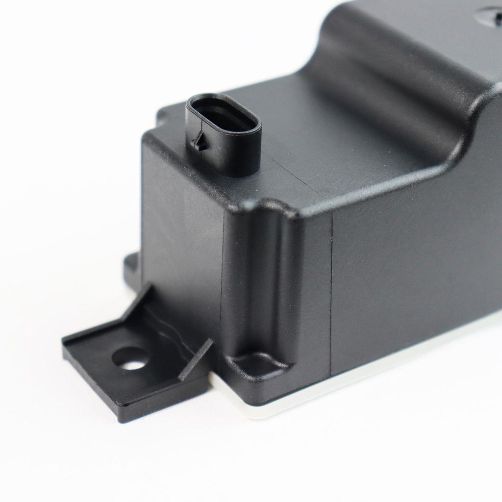 Mercedes-Benz W205/W213 Voltage Converter Module (2059053414)