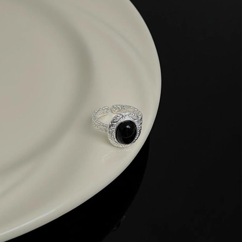Black Elegant Agate Ring For Women With Distinctive Vintage Swirl Design Ideal For Chic Looks Casual
