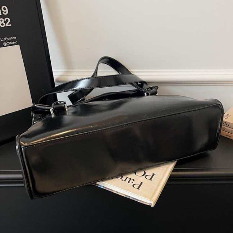 Vintage glossy soft leather commuter shoulder underarm bag