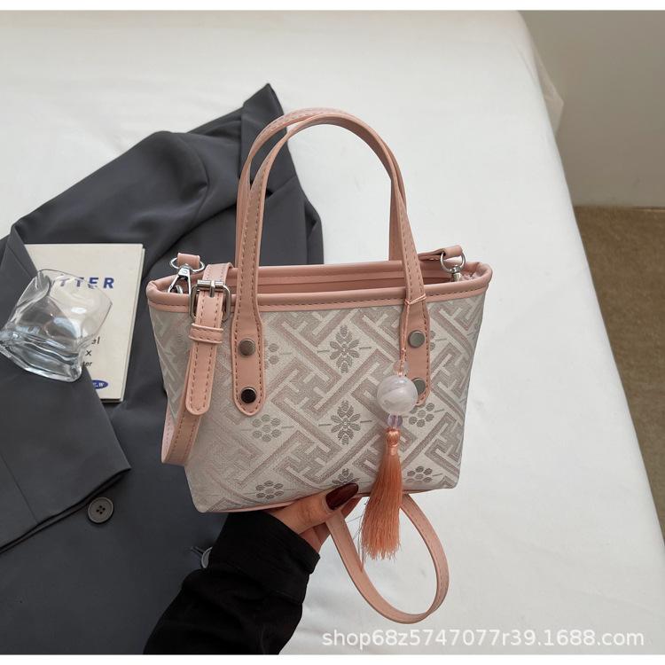 Niche design small bag women's 2025 new foreign style fashion portable bucket cloth bag women's commuter shoulder messenger bag