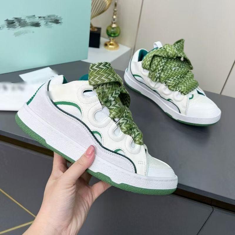 Shoes women's new casual versatile couple skateboard shoes shoes bread breathable and light