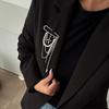 Elegant Brooch Pin Featuring Tassels and Chain Detail Decorated by Imitation Pearls for Personalizing Garments