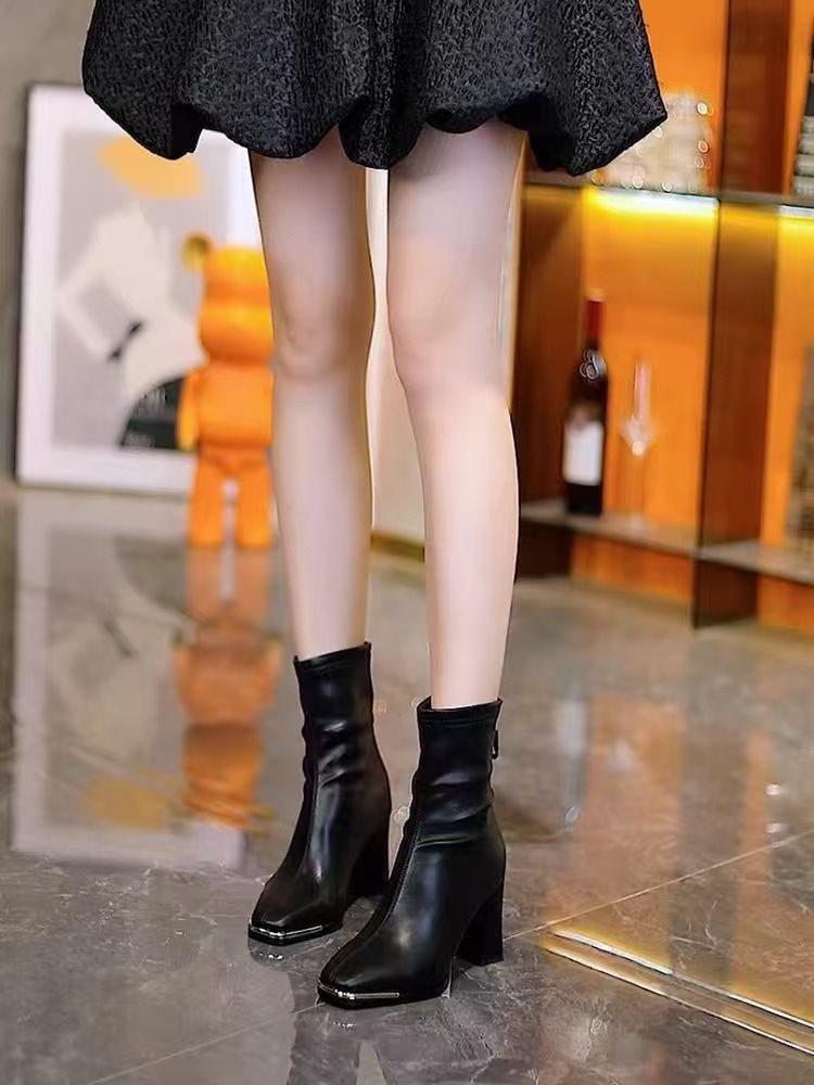 Women Are Not Tired of Thick-heeled Short Boots, Warm Autumn and Winter, Metal Commuter High-heeled Boots, and Square-headed New 2025 Martin Boots.