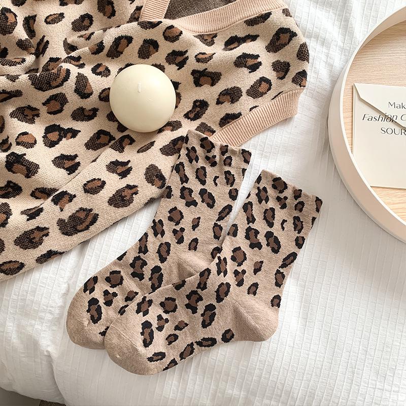 Women's Leopard Print Mid-Calf Socks: Trendy, Versatile, Wide-Mouth Ruffle, Boneless, Over-the-Knee Socks for Autumn and Winter.